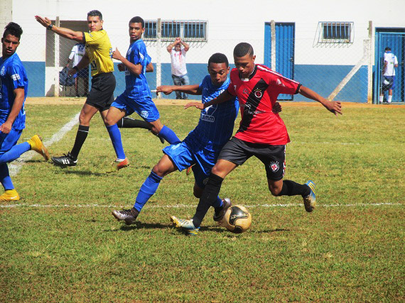 Dinamo 0 x 2 Santa Cruz